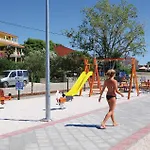 Lovely In With Swimming Pool Lejlighed *