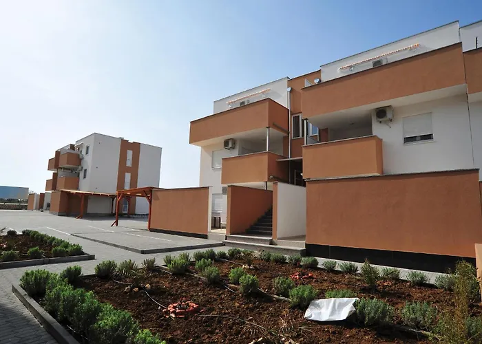 Lejlighed Lovely In With Swimming Pool