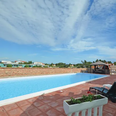 Apartment 2 Bedroom Beautiful In Nin