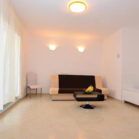 2 Bedroom Beautiful In Nin
