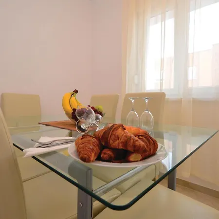Appartement Prachtig Met 2 Slaapkamers In Nin