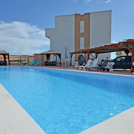 Lovely In With Swimming Pool Daire