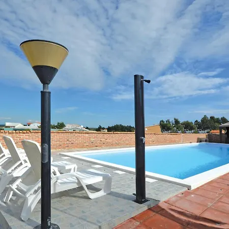 Apartment 2 Bedroom Beautiful In Nin
