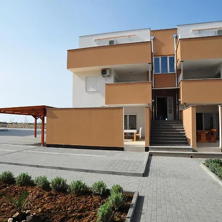 Apartment 2 Bedroom Beautiful In *