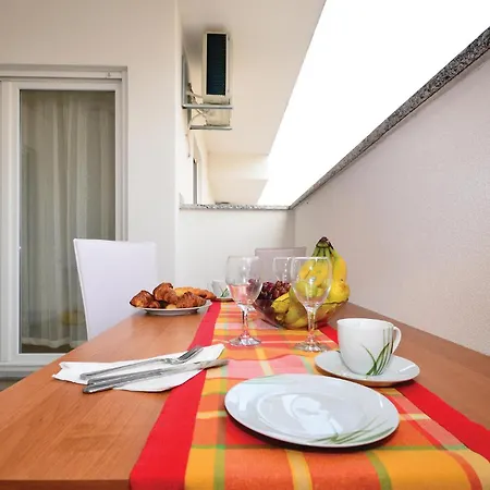 Apartment 2 Bedroom Beautiful In *