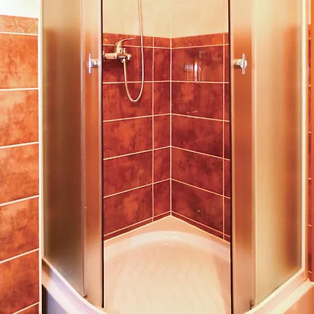 2 Bedroom Beautiful In Nin