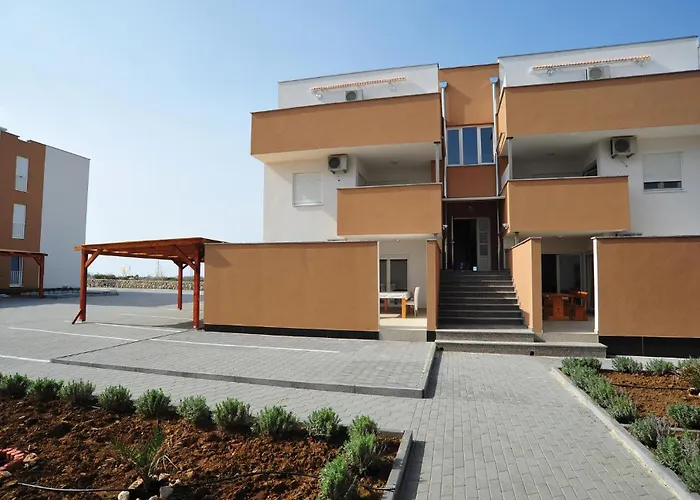 Daire Lovely In With Swimming Pool *